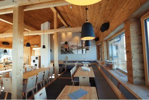 بيت ضيافة Krummholzhutte هاوس إم إنيستال